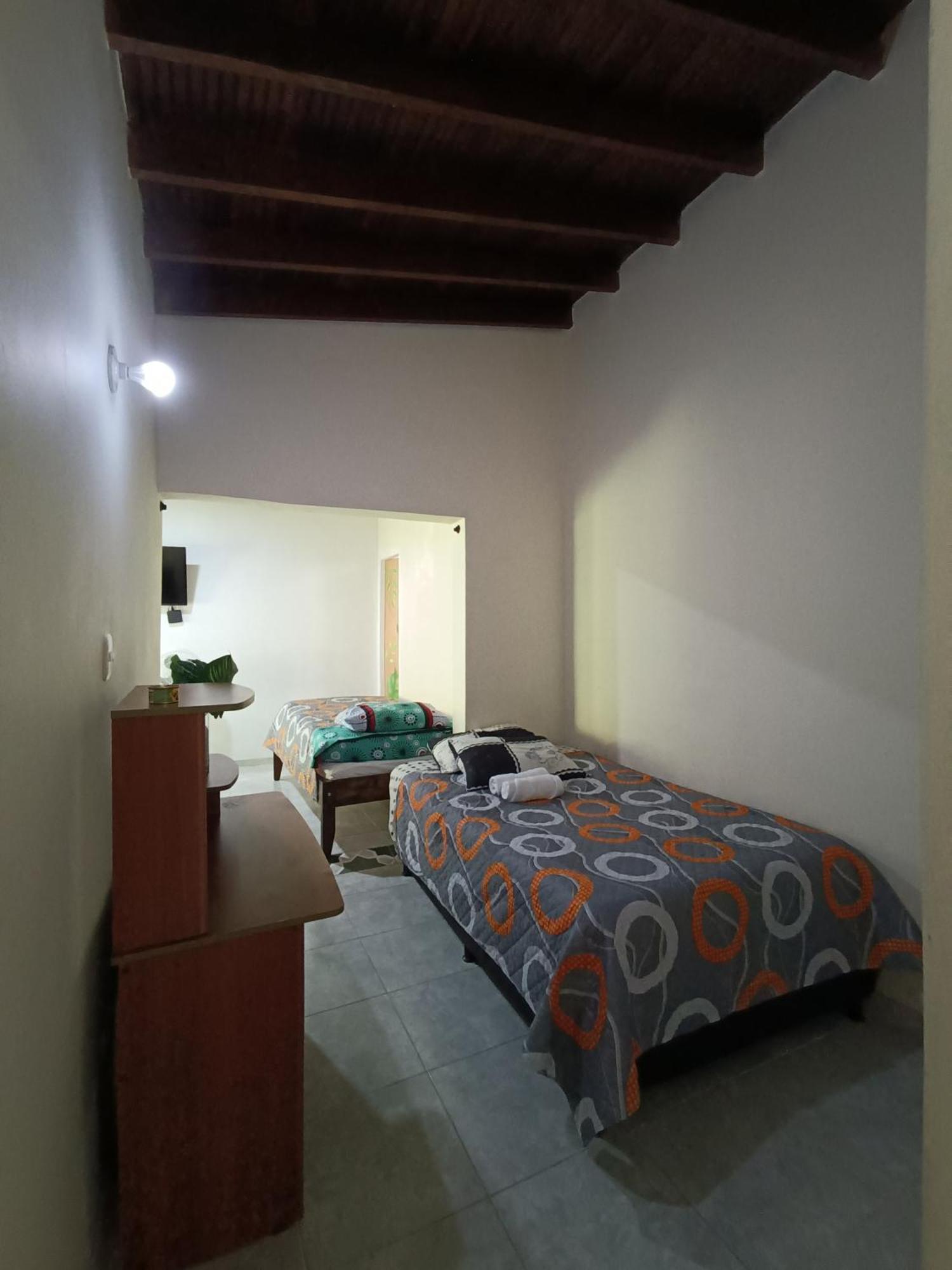 Pa Pasiar Hostal Medellín Zimmer foto