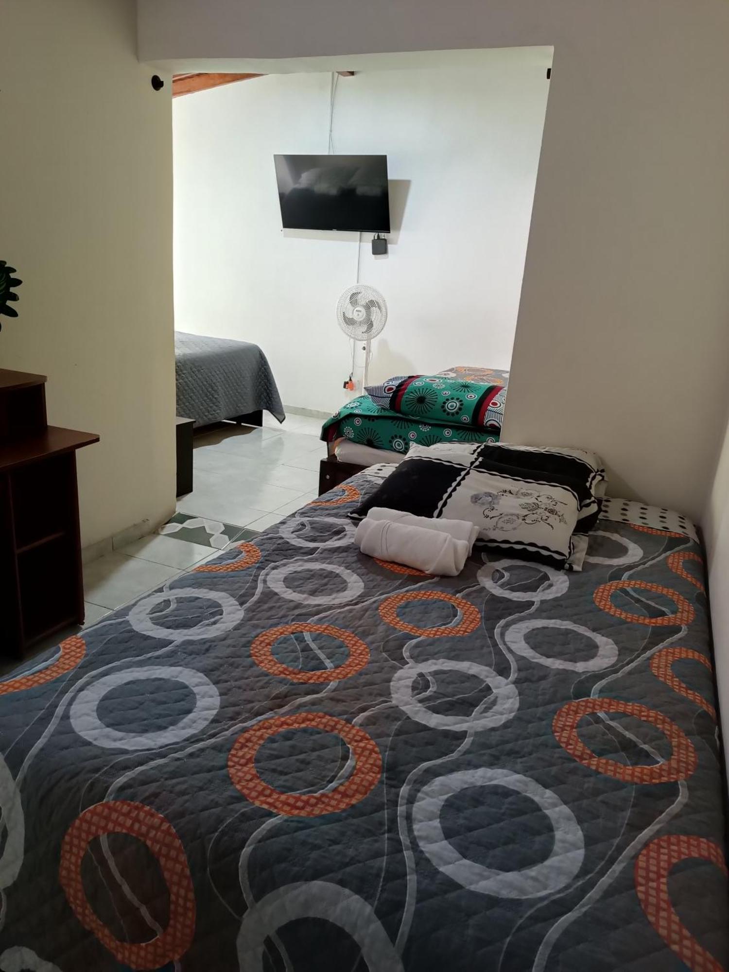 Pa Pasiar Hostal Medellín Zimmer foto